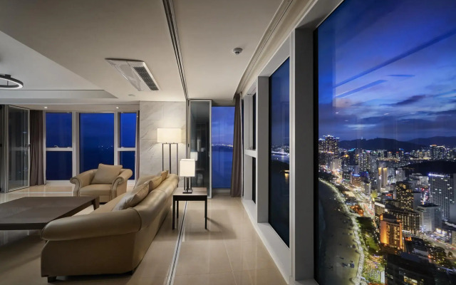 Ocean L Suite (Beach View with 3 Bedrooms)