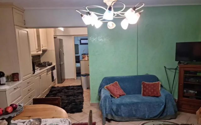 Ari's apartment