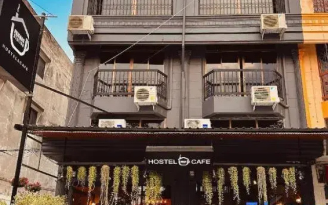 Friends Station Hostel Cafe