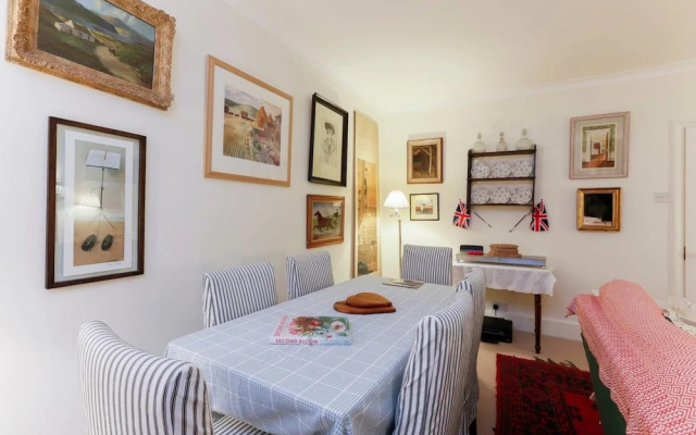 JOIVY Attractive Chelsea Apartment Sleeps 4