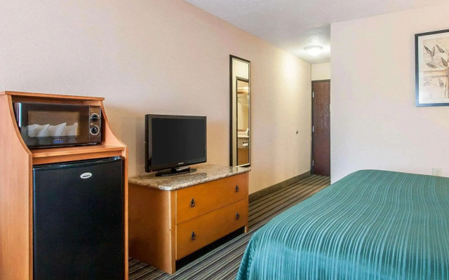 Econo Lodge Inn & Suites Centerville