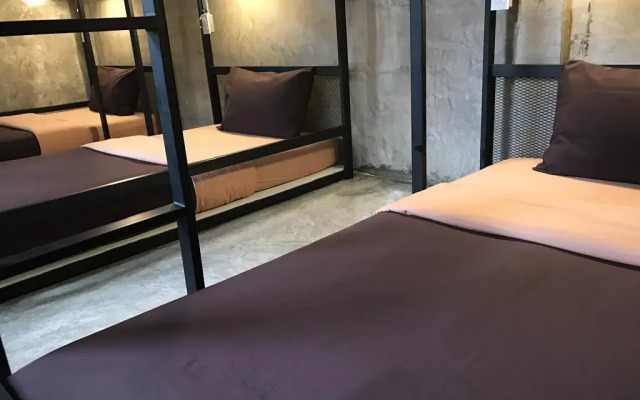 The Alley Hostel & Bistro
