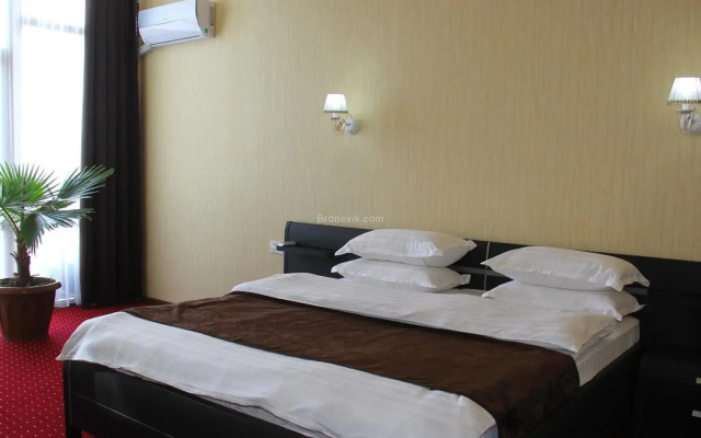Firuz Plaza (Фируз Плаза)