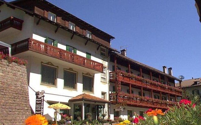 Hotel La Rondinella вид на фасад