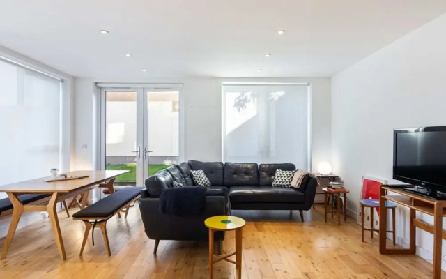 Cosy 2 Bedroom House Near Greenwich