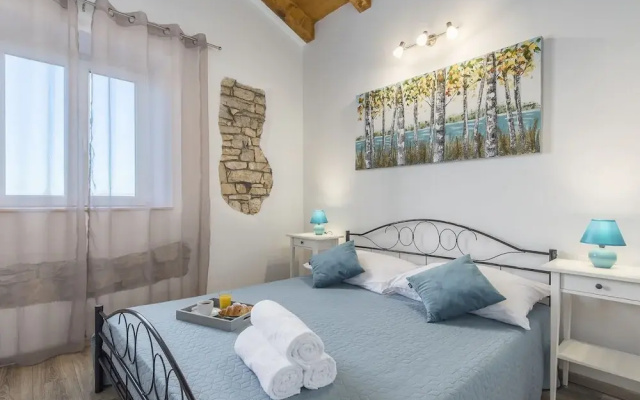 Beautiful Stone House with Large Garden And Private Pool
