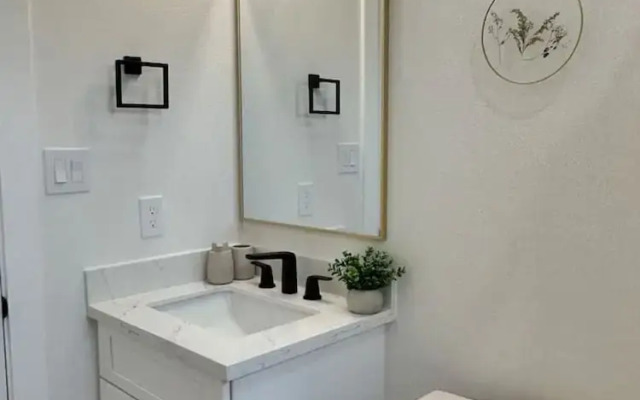 Quiet 3BR Home Fast Access to IAH Downtown