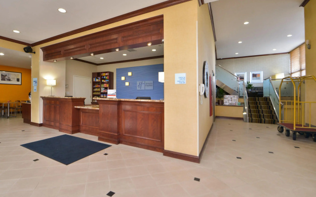 Holiday Inn Express Laguardia Airport