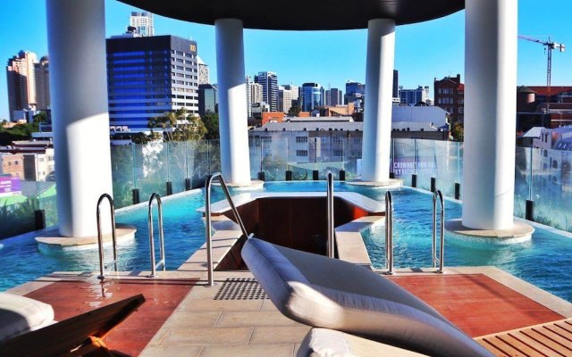 Stunning Apt with Infinity Pool & Gym in Brisbane, Australia from 201$, photos, reviews - zenhotels.com