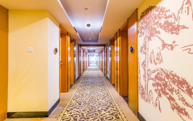 Airport First Class Hotel