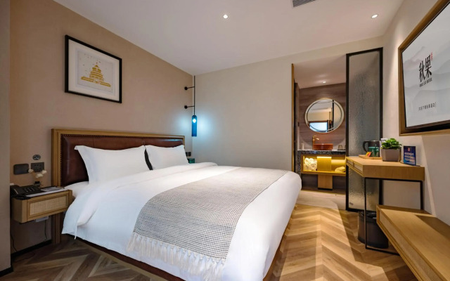 Qiuguo Hutong Courtyard Hotel