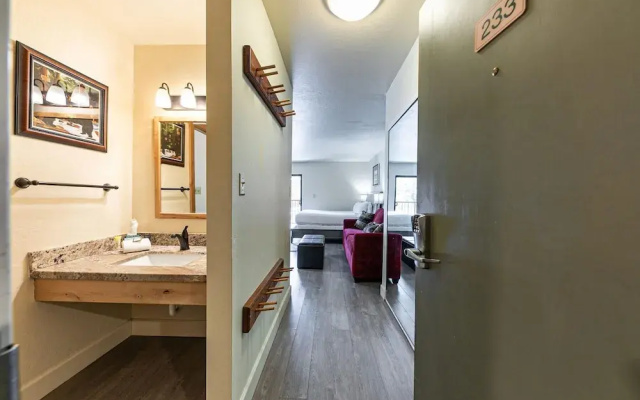 233 Bldg C 1 Bedroom Condo
