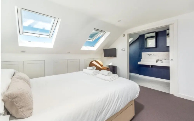 Blissful Battersea Home by Clapham Common