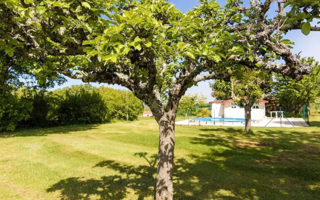 Sunlit Bungalow With Private Pool in Nadaillac-de-rouge