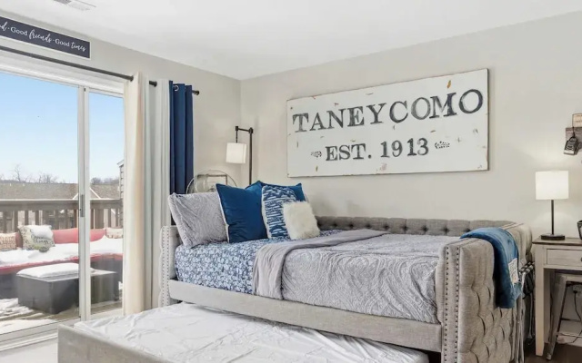 Taneycomo Topia Quaint Studio