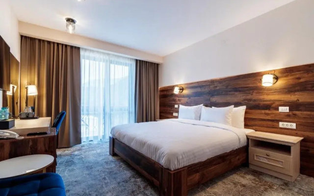 River Hotel & Spa