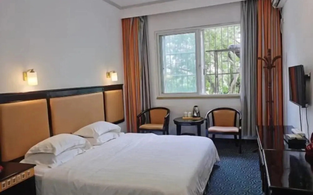 Sunshine Hotel