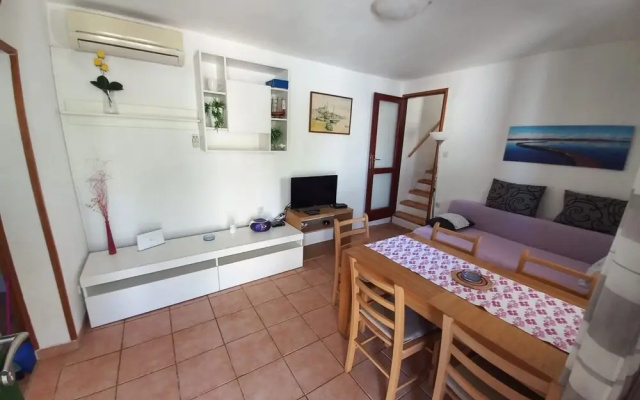 Ivica1- Great Location Next to the sea - H