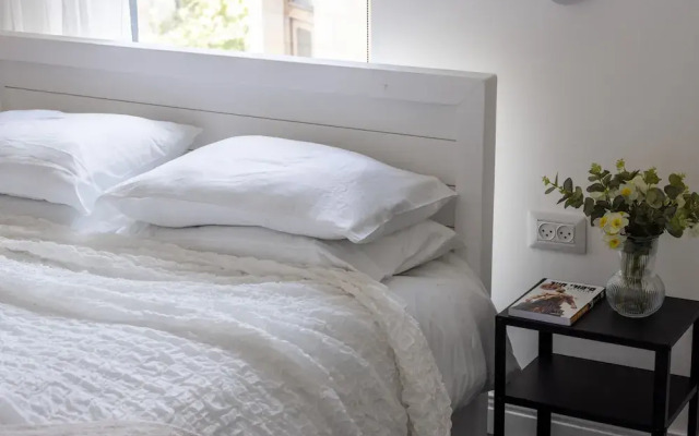 Old Charm & Modern Meets by Sea N' Rent