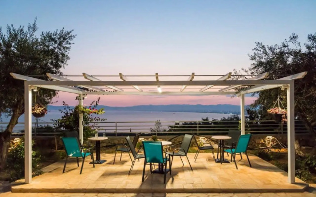 Home Love Stone House by the Pool Near the sea
