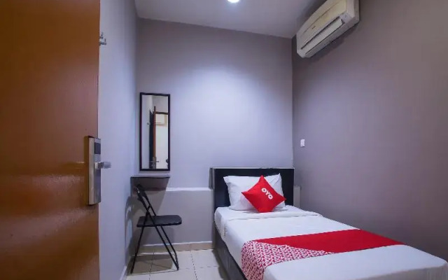 Super OYO 44097 Avatarr Hotel