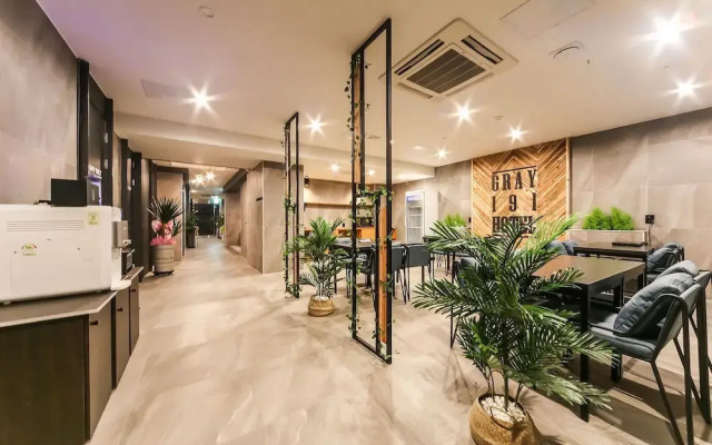 Gray 191 Hotel