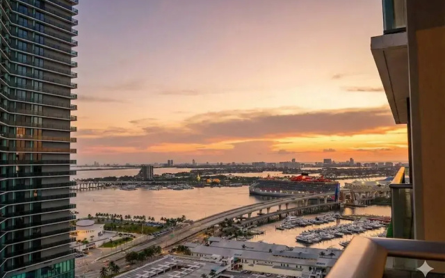 Premium Studio Near Bayside Pool Gym Views