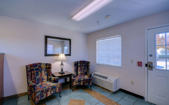 InTown Suites Clearlake/Hobby Airport 2