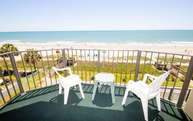 Court Capri Condos by Hosteeva
