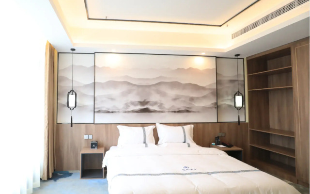 Saint Maur Hotel