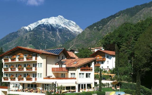 Hotel Burggräflerhof Лагундо вид на фасад