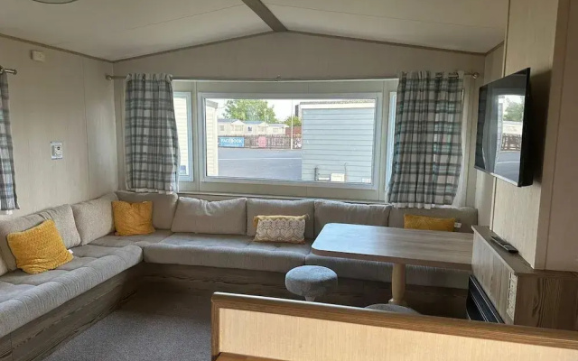 2br-sleeps6-wifi-freeparking-holidaypark