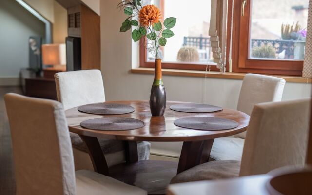 Апартаменты Pelicanstay Montaigne Apartments Париж