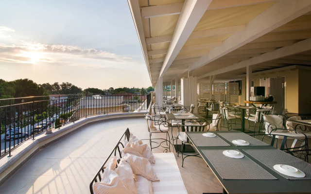 Neikos Luxury Suites