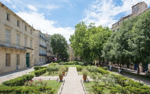 Colombet Stays Place De La Canourgue