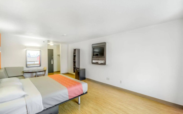 Motel 6 Regina, SK