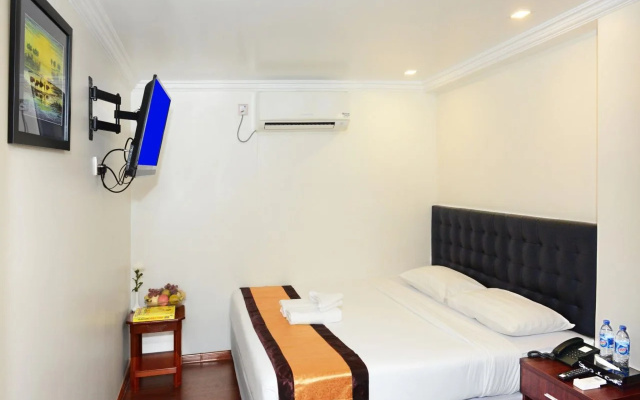 Hotel Bond