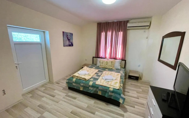 Jackie House Varna