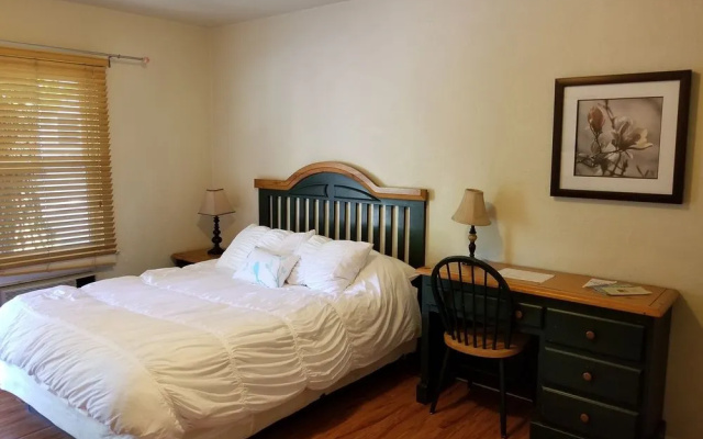 The Manor Motel