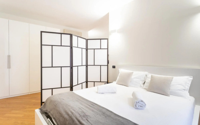 White Flat in Como City Center by Rent all Como