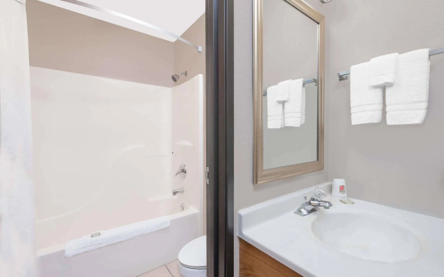 Super 8 by Wyndham Lisbon