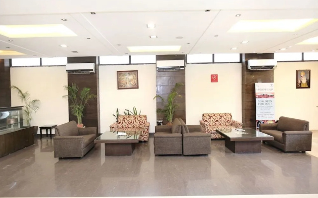 Capital O 15395 Hotel 42