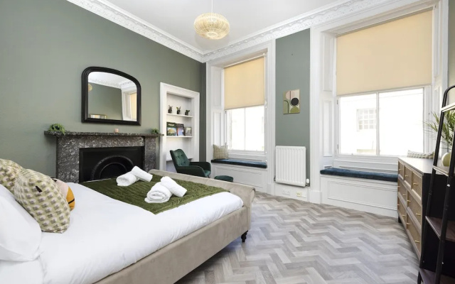 JOIVY Homely 1-Bed Flat By St Giles W/ Desk, Edinburgh