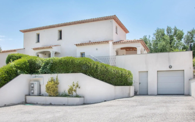 Villa in Le Plan-de-la-tour With Pool