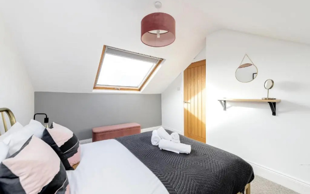 Modern & Spacious 2 Bedroom Maisonette