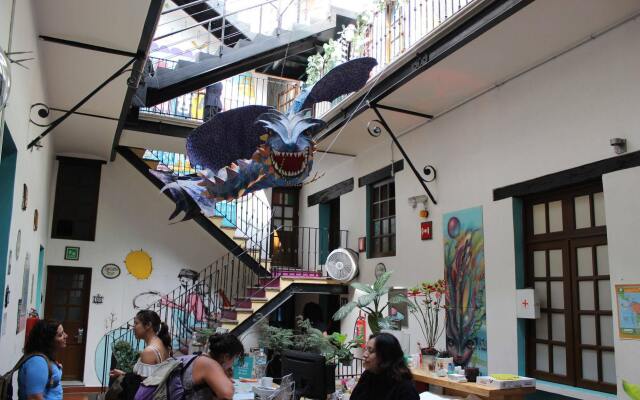 Отель Hostal Centro Historico Regina Мексика, Мехико - 1 отзыв об отеле, цены и фото номеров - забронировать отель Hostal Centro Historico Regina онлайн вид на фасад