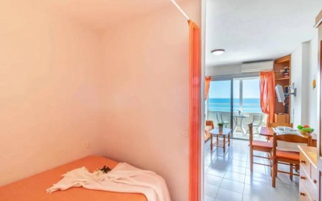 13-02 Bonito estudio con vistas al mar
