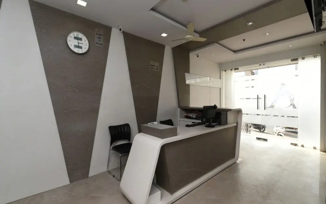 Apple Hotel By OYO Rooms