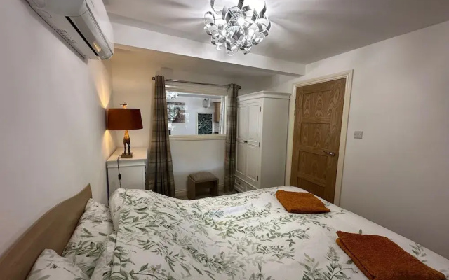Cottinghamdetachedprop/kingbed/tv/wifi
