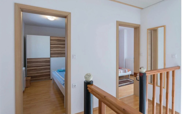 Beautiful Home in Orbanici With Wifi and 3 Bedrooms